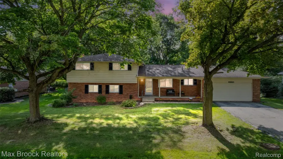 28839 Bannockburn Street, Farmington, MI 48334 - #2