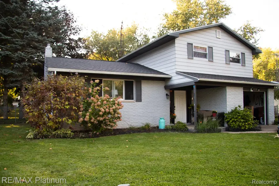 4376 Dixon Drive, Swartz Creek, MI 48473 - #2
