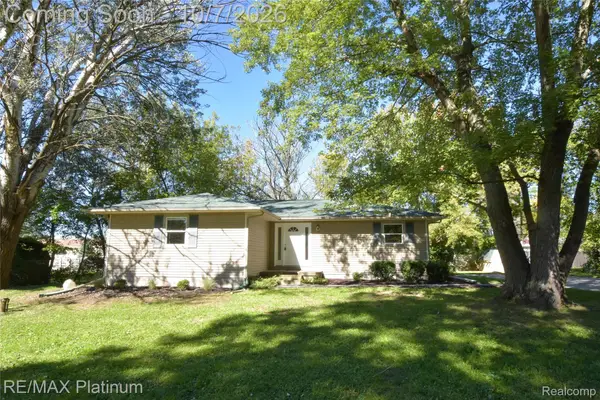 2471 Moore Place, Howell, MI 48843
