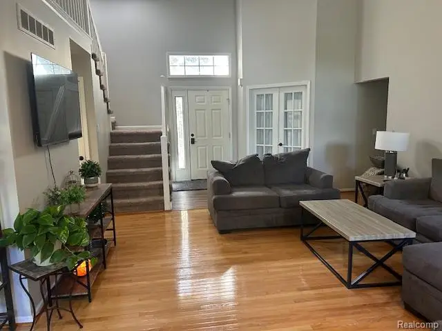 54516 Cambridge, Shelby, MI 48315 - #3