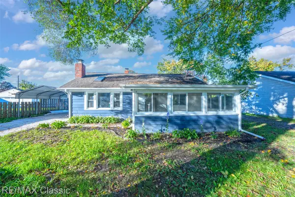1220 S Cass Lake Road, Waterford, MI 48328