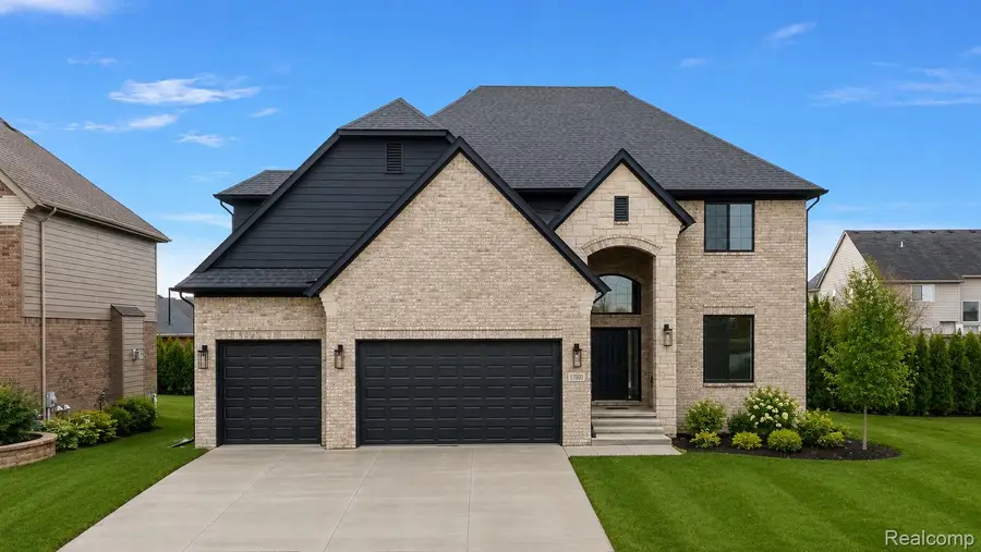 17000 Pienza Drive, Macomb, MI 48042 - #2