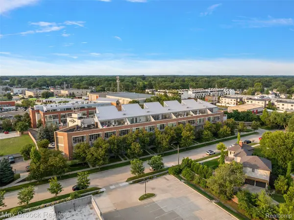 333 E Parent Avenue #19, RoyalOak, MI 48067