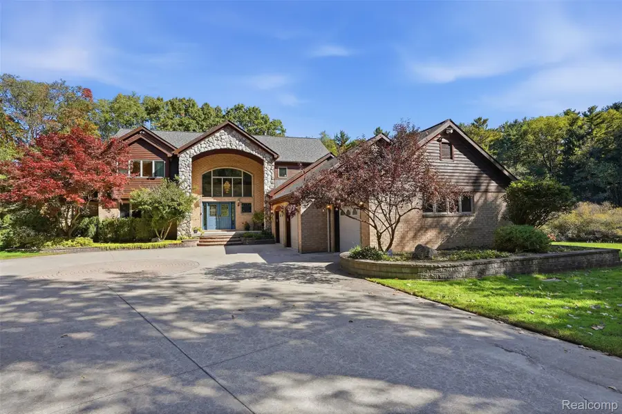 4444 Rolling Acres Drive, Hartland, MI 48353 - #2