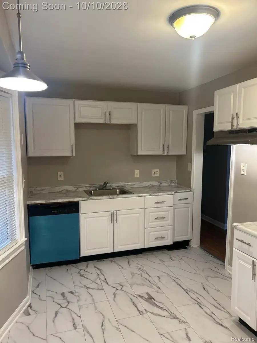 25430 Stanford Street, Dearborn Heights, MI 48125 - #2