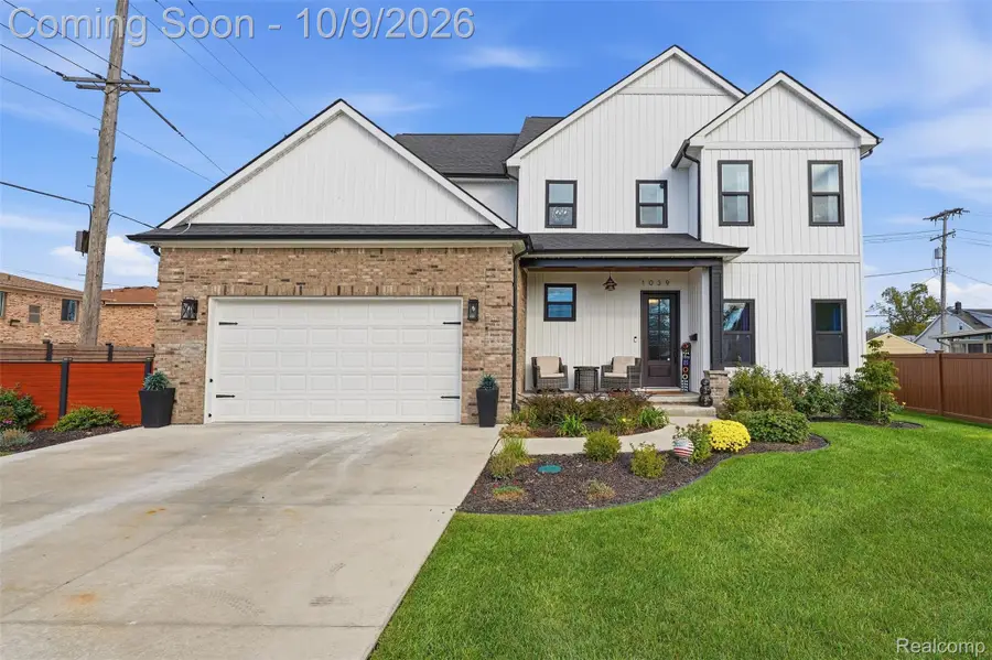 1039 6th Street, Wyandotte, MI 48192 - #2