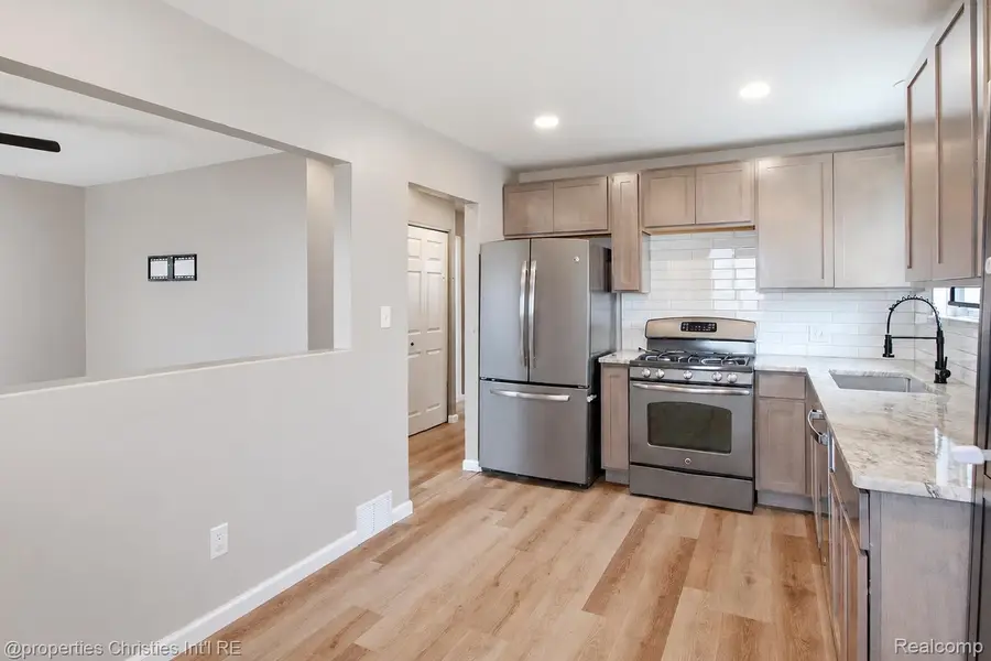 20190 Vermander, Clinton Township, MI 48035 - #2