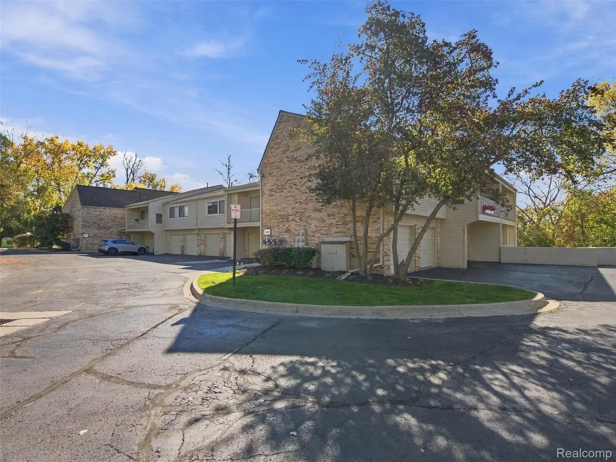 3855 Lone Pine RD  # 303, West Bloomfield, MI 48323 - #1
