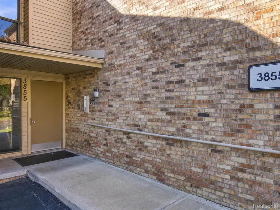 3855 Lone Pine RD  # 303, West Bloomfield, MI 48323 - #2