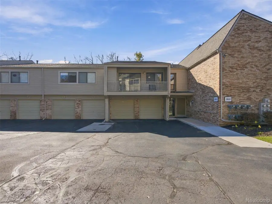 3855 Lone Pine RD  # 303, West Bloomfield, MI 48323 - #3