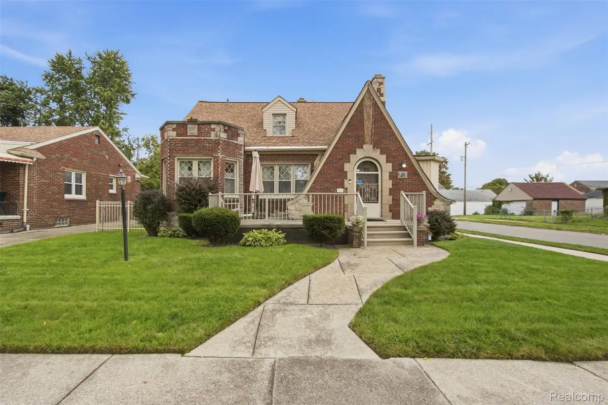 202 Riverside Drive, Detroit, MI 48215 - #1