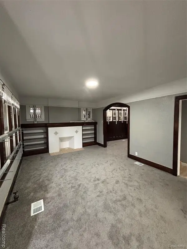 12766 Wilshire Drive, Detroit, MI 48213