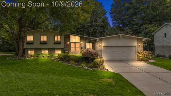 3588 Scott Drive, Troy, MI 48084