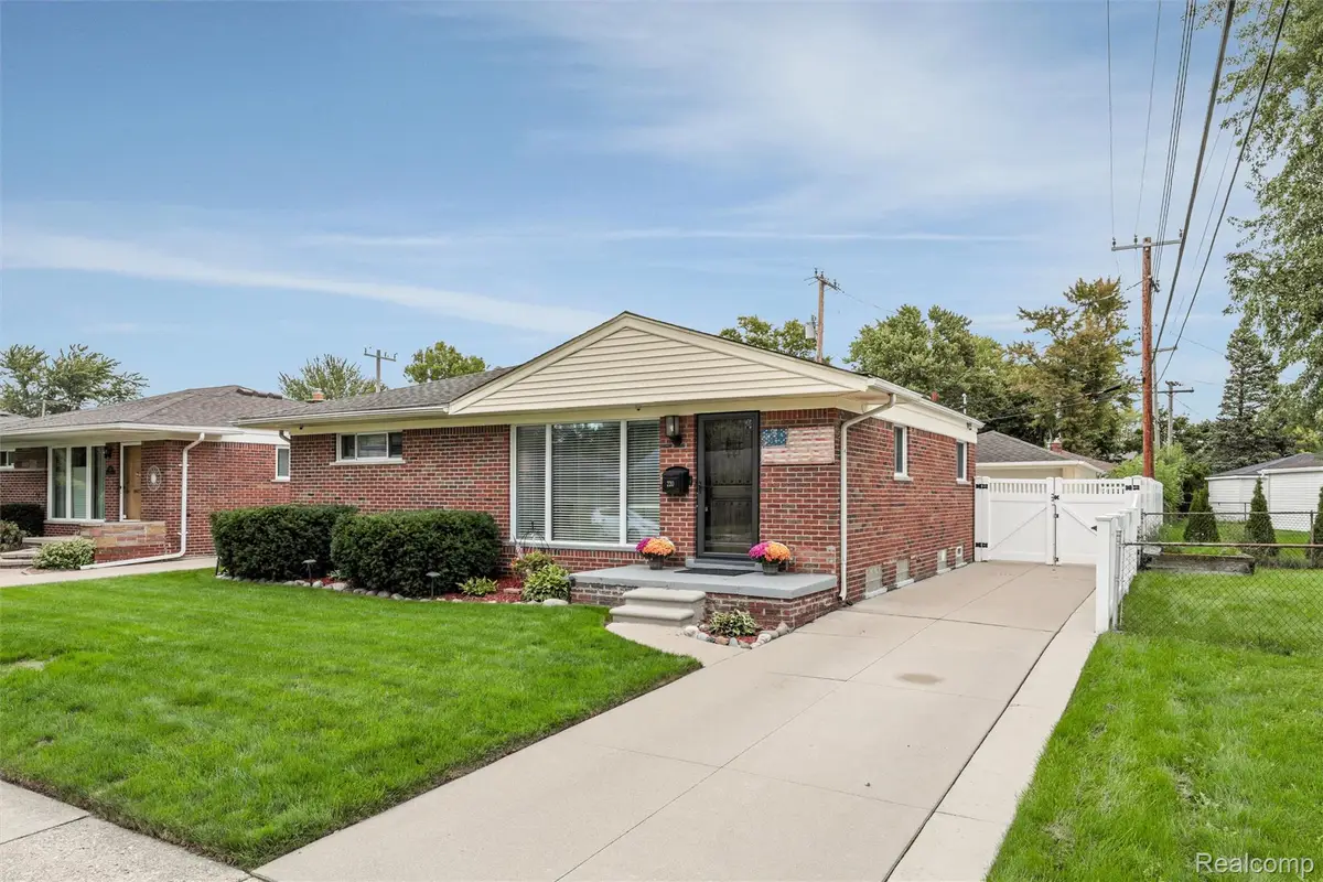 220 N Chocolay Avenue, Clawson, MI 48017 - #1