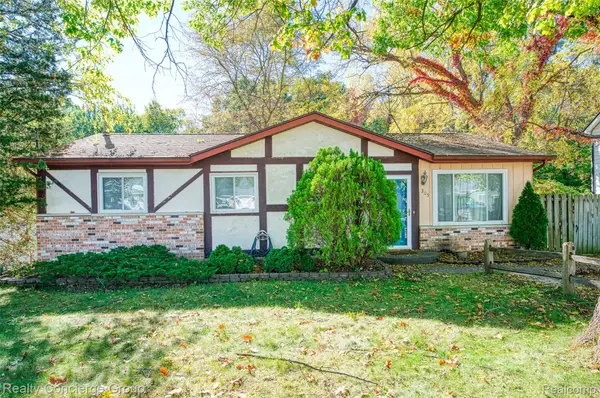 305 Brighton Lake Road, Brighton, MI 48116