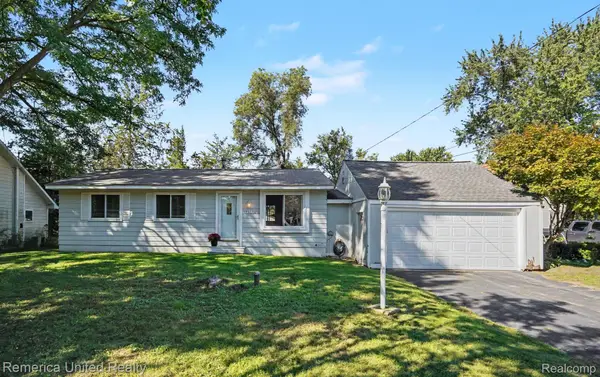 9222 Riverside Drive, Brighton, MI 48116