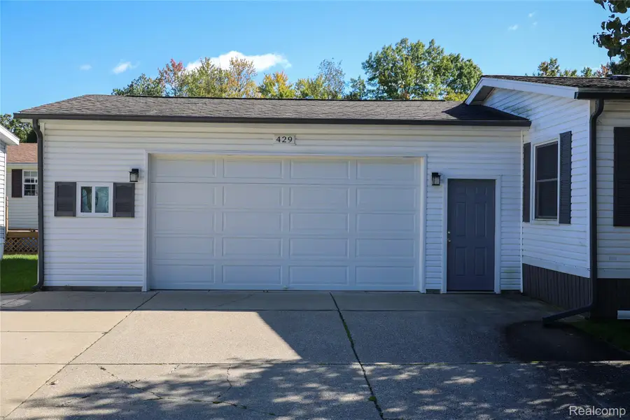 429 Crimson King Circle,, Clarkston, MI 48346 - #3
