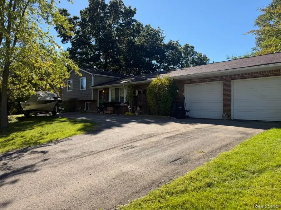 4039 Clifton Ridge, Highland, MI 48357 - #2