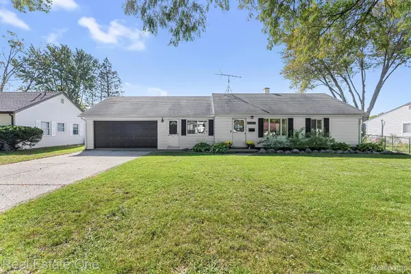 32141 Donnelly Street, GardenCity, MI 48135