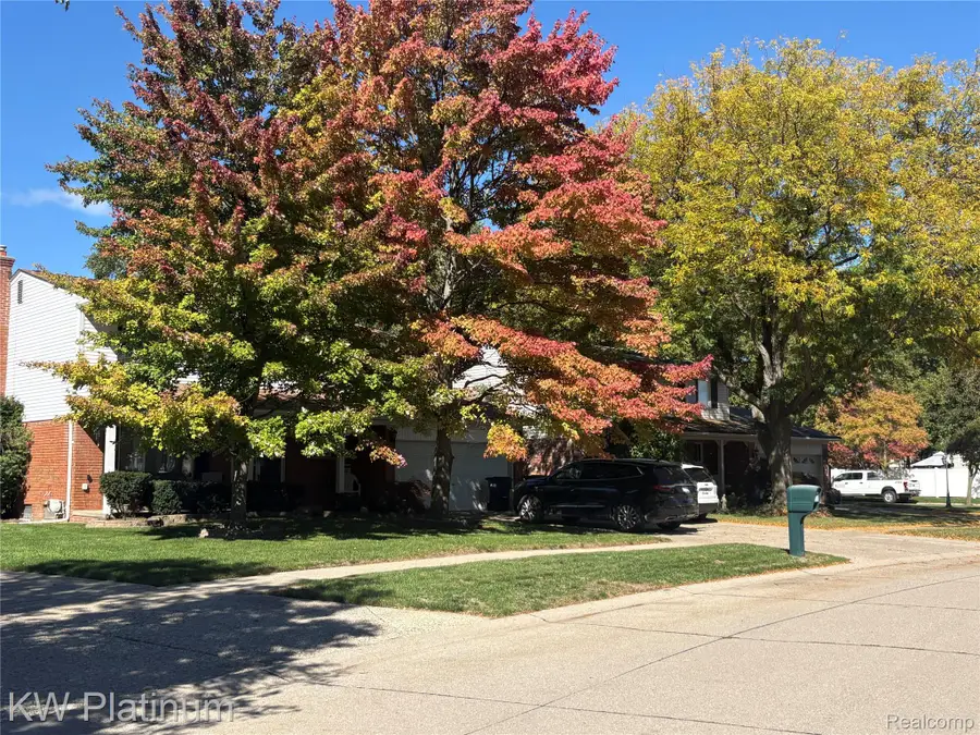 42213 Niagara Drive, Sterling Heights, MI 48313 - #3