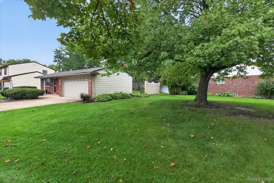 44546 Twyckingham Lane, Canton, MI 48187 - #3