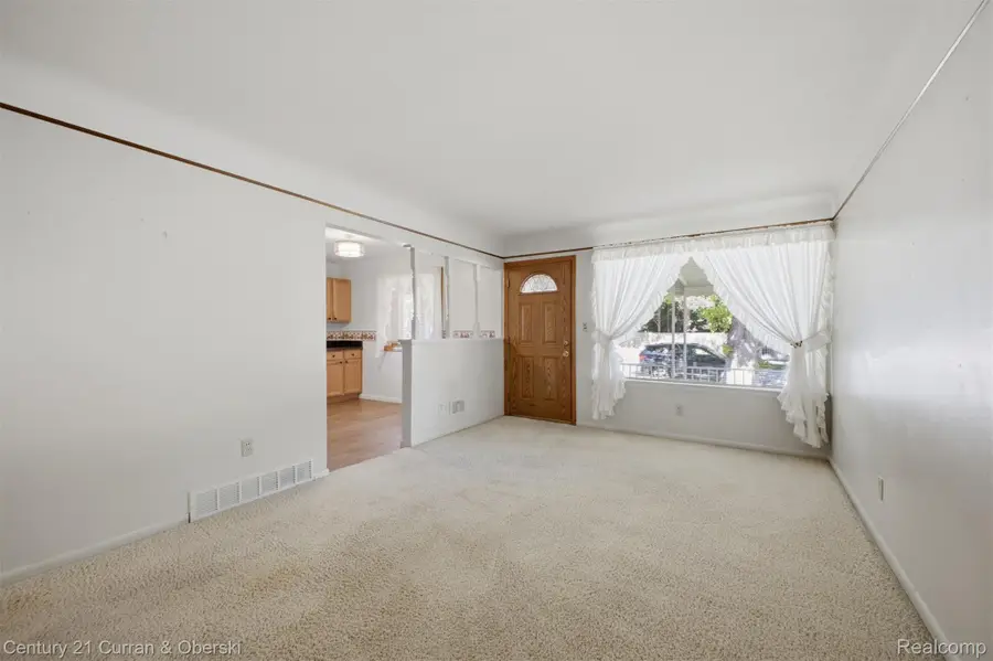 23421 Powers Avenue, Dearborn Heights, MI 48125 - #3