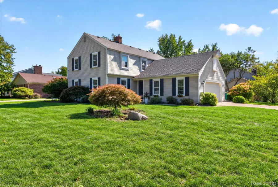 35565 Tall Pine Road, Farmington, MI 48335 - #2