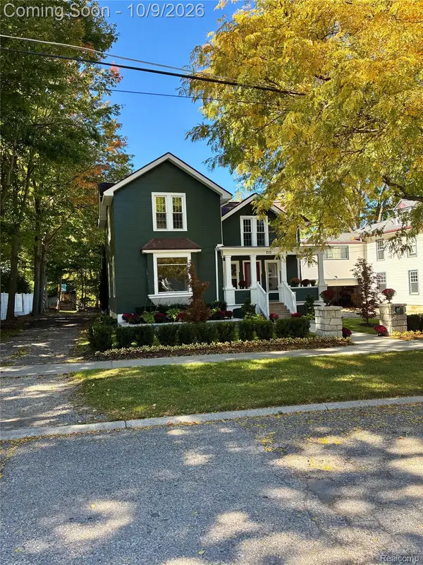 210 College Street, Holly, MI 48442