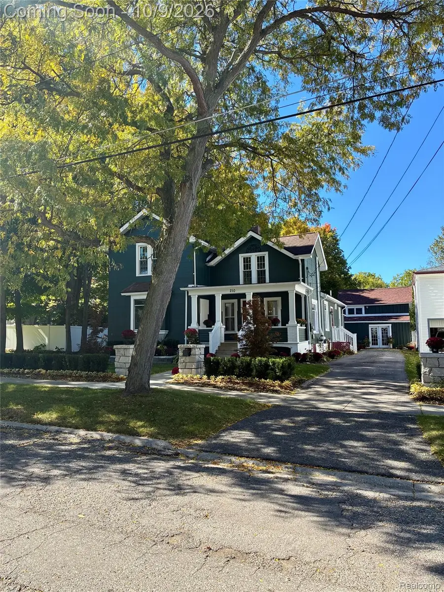 210 College Street, Holly, MI 48442 - #2
