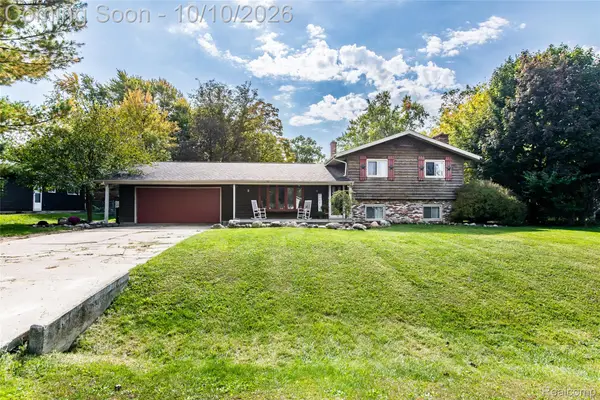 2129 Blackthorn Drive, Burton, MI 48509