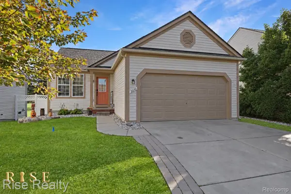 5070 Meadow Crest Circle, Holly, MI 48442