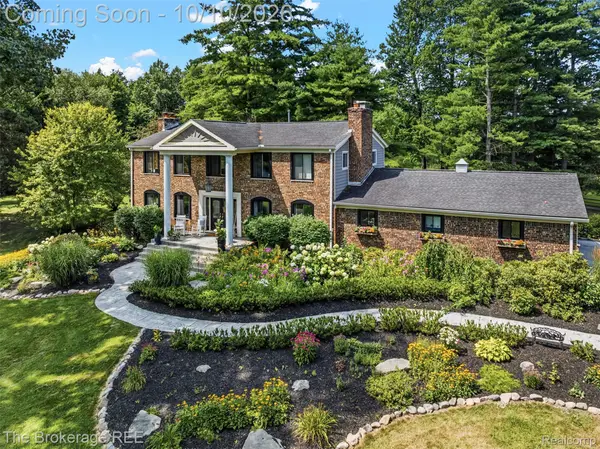 1570 E Rose Center Road, Holly, MI 48442
