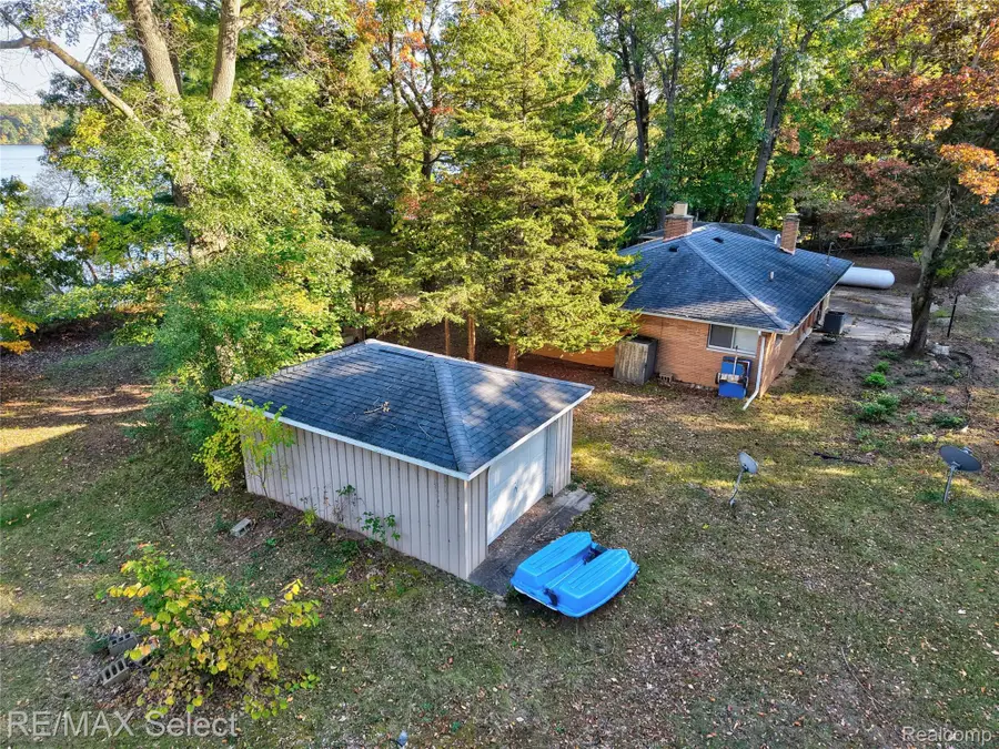 400 Lakeshore Drive, Leoni, MI 49240 - #2