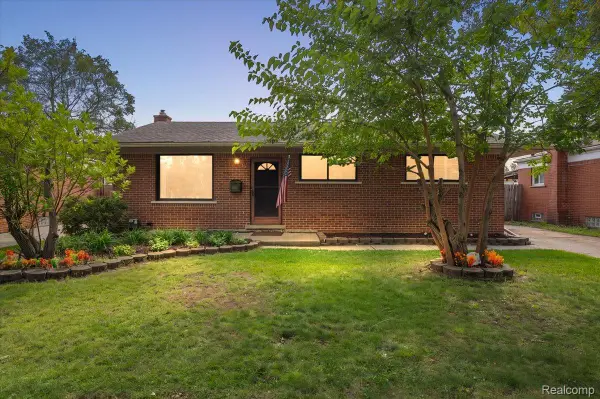 4520 Buckingham Drive, Warren, MI 48092
