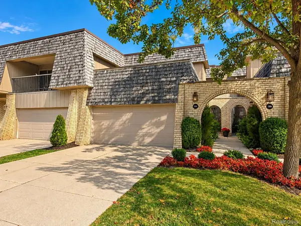 1188 Oakwood Court, RochesterHills, MI 48307