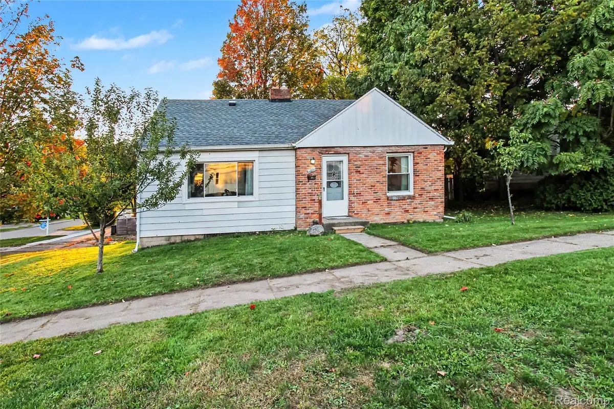 301 N East Street, Fenton, MI 48430 - #1