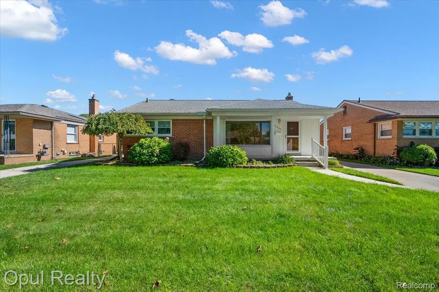 6442 Golfview Street, Garden City, MI 48135 - #3