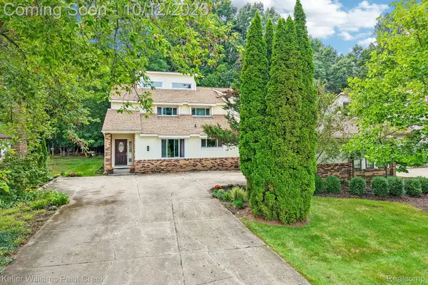 5832 Naneva Court, WestBloomfield, MI 48322