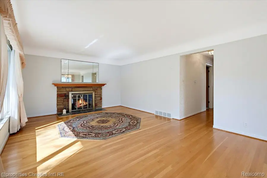 4326 N Verona Circle, Royal Oak, MI 48073 - #3
