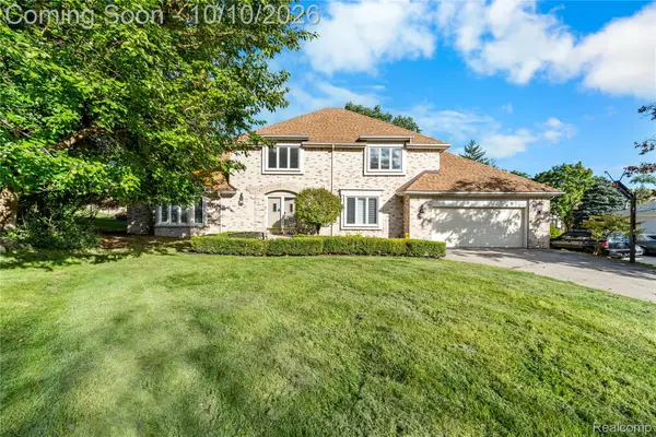 4776 S Knoll Court, WestBloomfield, MI 48323