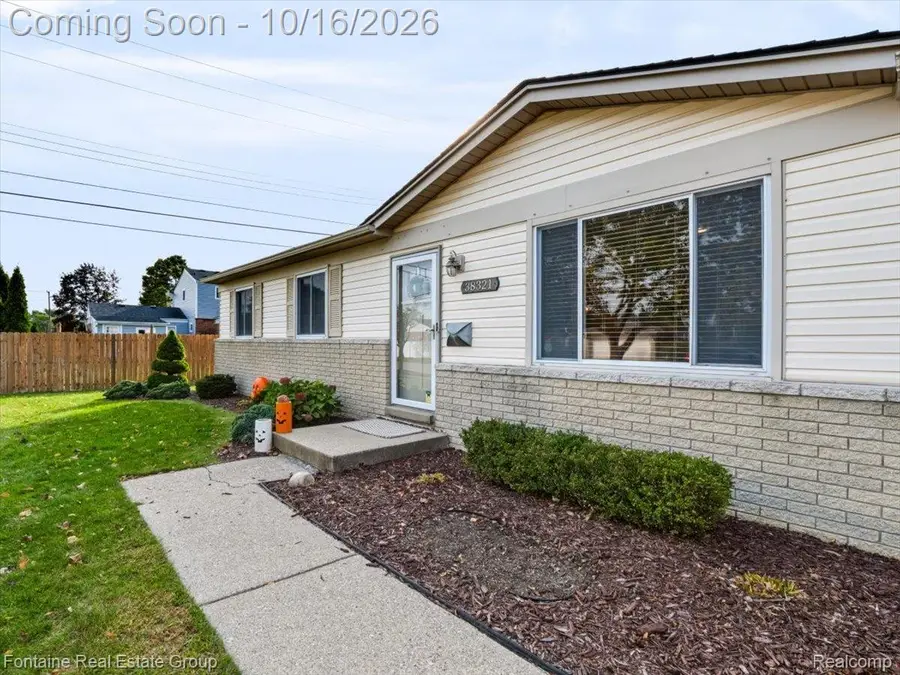 38321 Mason Street, Livonia, MI 48154 - #3