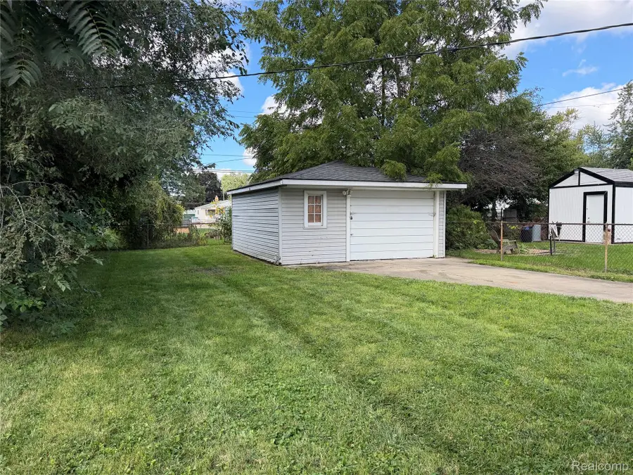 4986 Bedford Street, Dearborn Heights, MI 48125 - #2