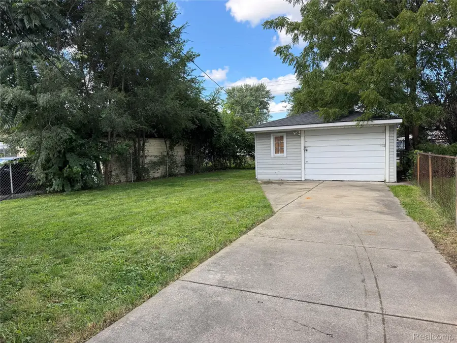 4986 Bedford Street, Dearborn Heights, MI 48125 - #3