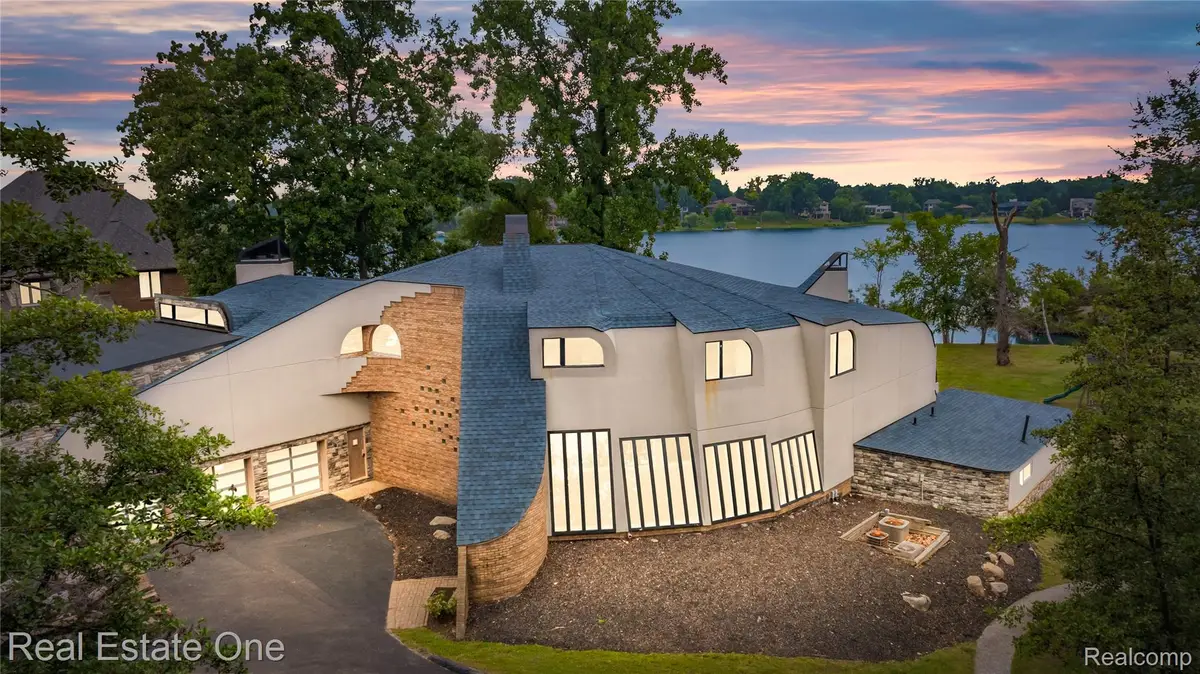 1440 Lochridge RD, Bloomfield, MI 48302 - #1