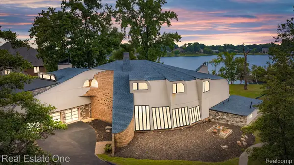 1440 Lochridge RD, BloomfieldHills, MI 48302