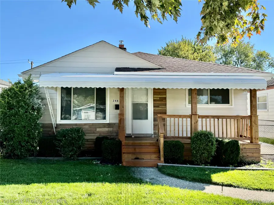 24884 Hayes AVE, Eastpointe, MI 48021 - #3