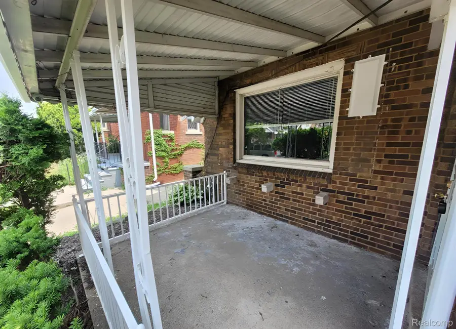 15886 Woodingham DR, Detroit, MI 48238 - #3