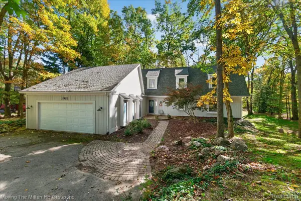 11982 Brandywine DR, Brighton, MI 48114