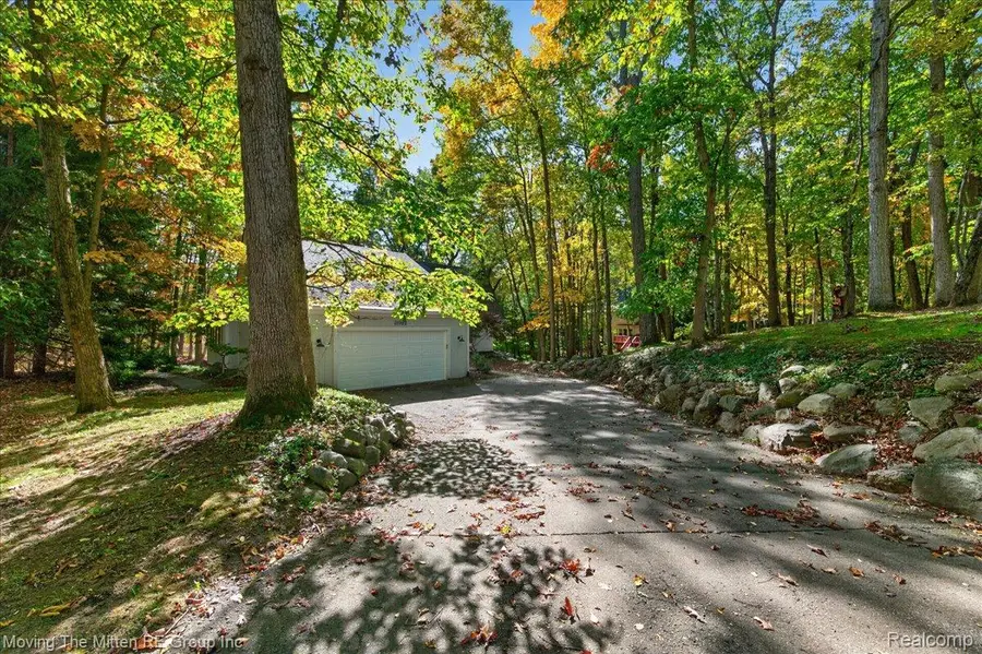 11982 Brandywine DR, Brighton, MI 48114 - #3