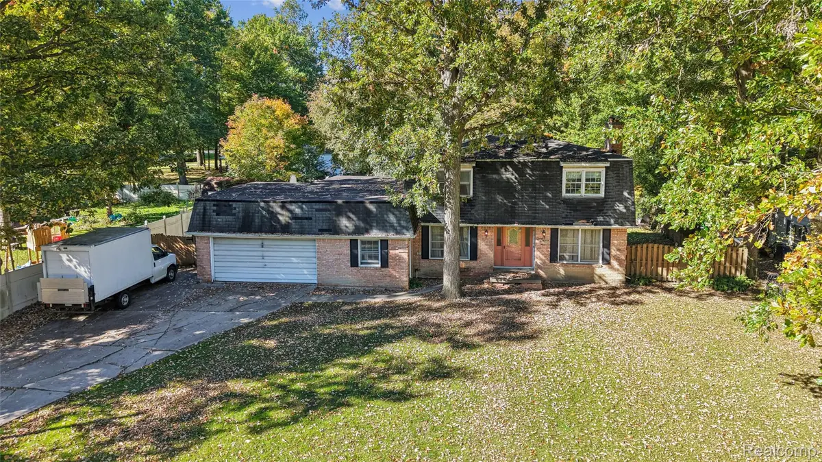 2329 Melody LN, Burton, MI 48509 - #1